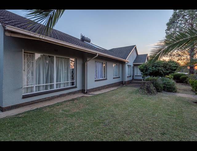 5 BEDROOM FREEHOLD SOLD IN BRACKENHURST